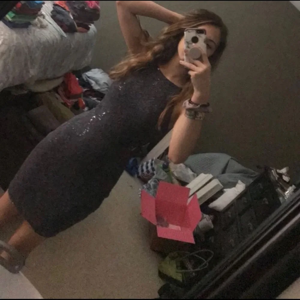 Sparkly, gray, tight fit dress - Picture 5 of 5